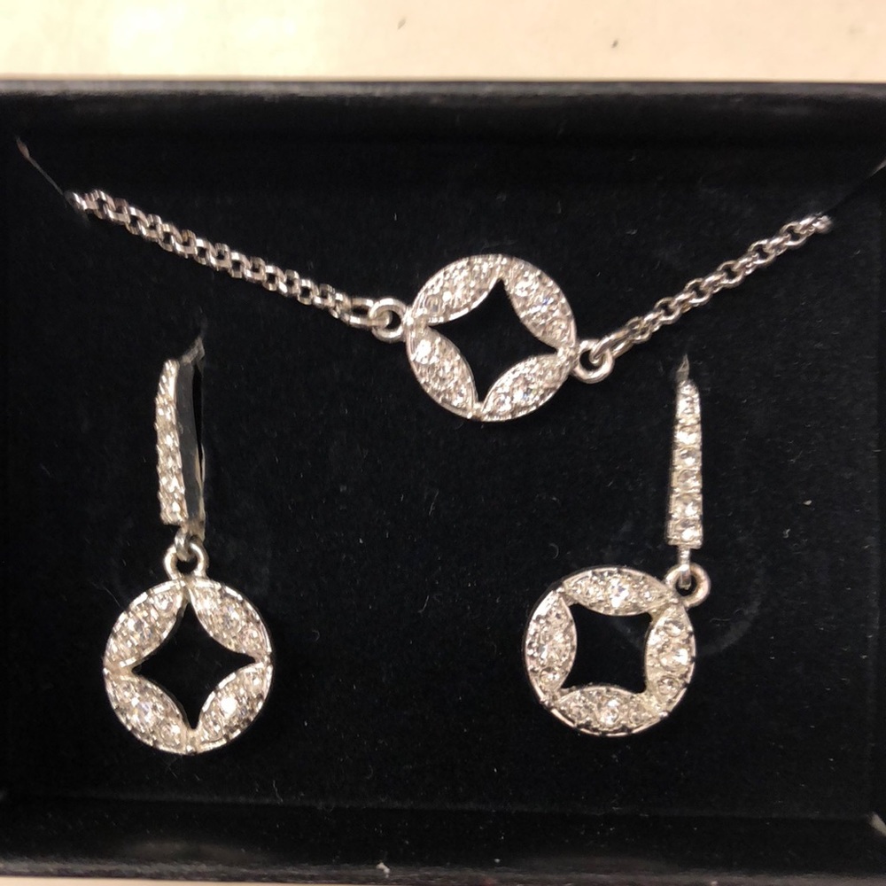 Earrings and necklace set Avon